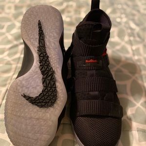 Lebron Soldier 11- Fly Ease